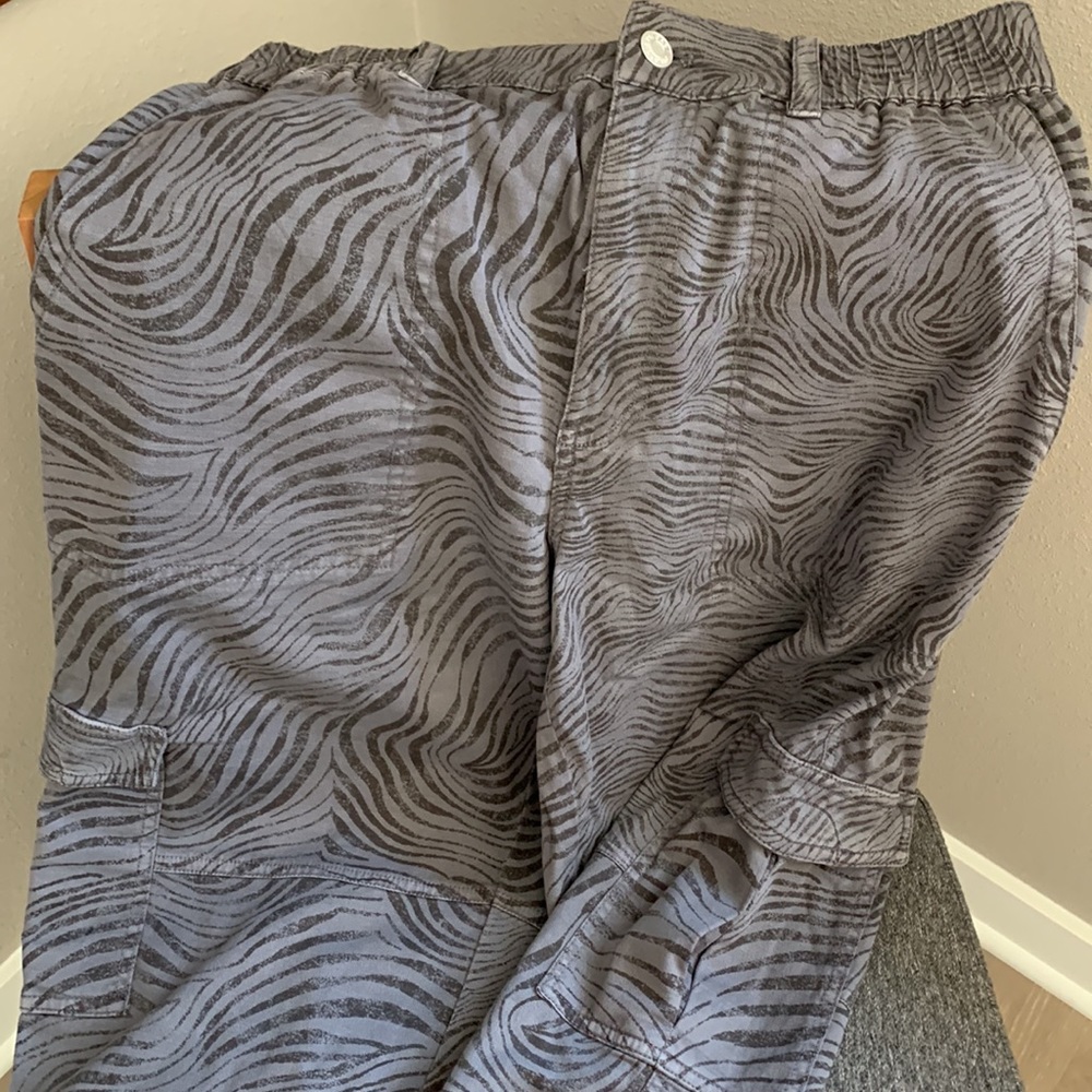 Zebra pattern cargo pants - Picture 7 of 9